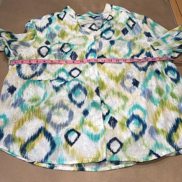 Alfred Dunner Geometric White/Turquoise/Blue Button Up Blouse Sz 18W - Picture 7 of 11